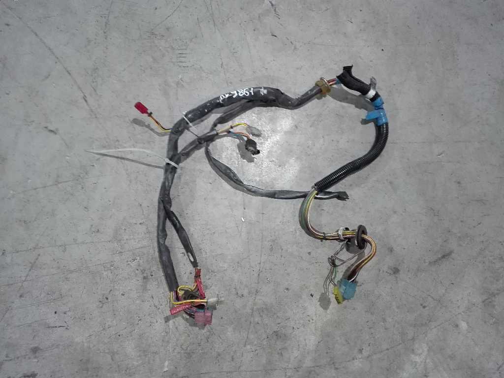 разъем центрального замка шкода фабия. разъём двери гольф 3. коса проводов стеклоподъемников гольф 3. проводка акпп bmw e34. лабо стеклоподъемнике разъем.