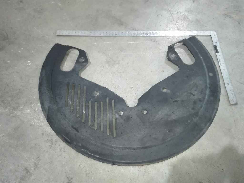 Пыльник задней ступицы мерседес w202. Пыльник задних колодок. Пыльник задних колодок. Задние тормоза дэу нубира. Пыльник задних колодок.